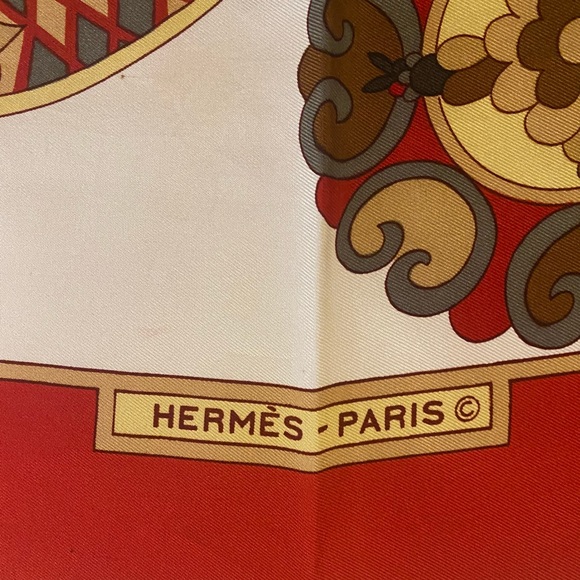 Hermès silk scarf, cream with red border. 36 x 36. - Picture 10 of 16
